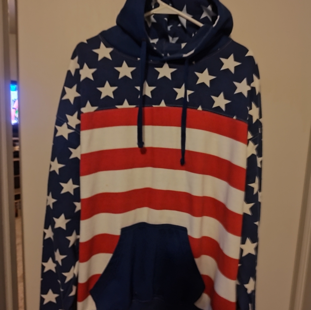 US VINTAGE BRAND XL, RED WHITE AND BLUE